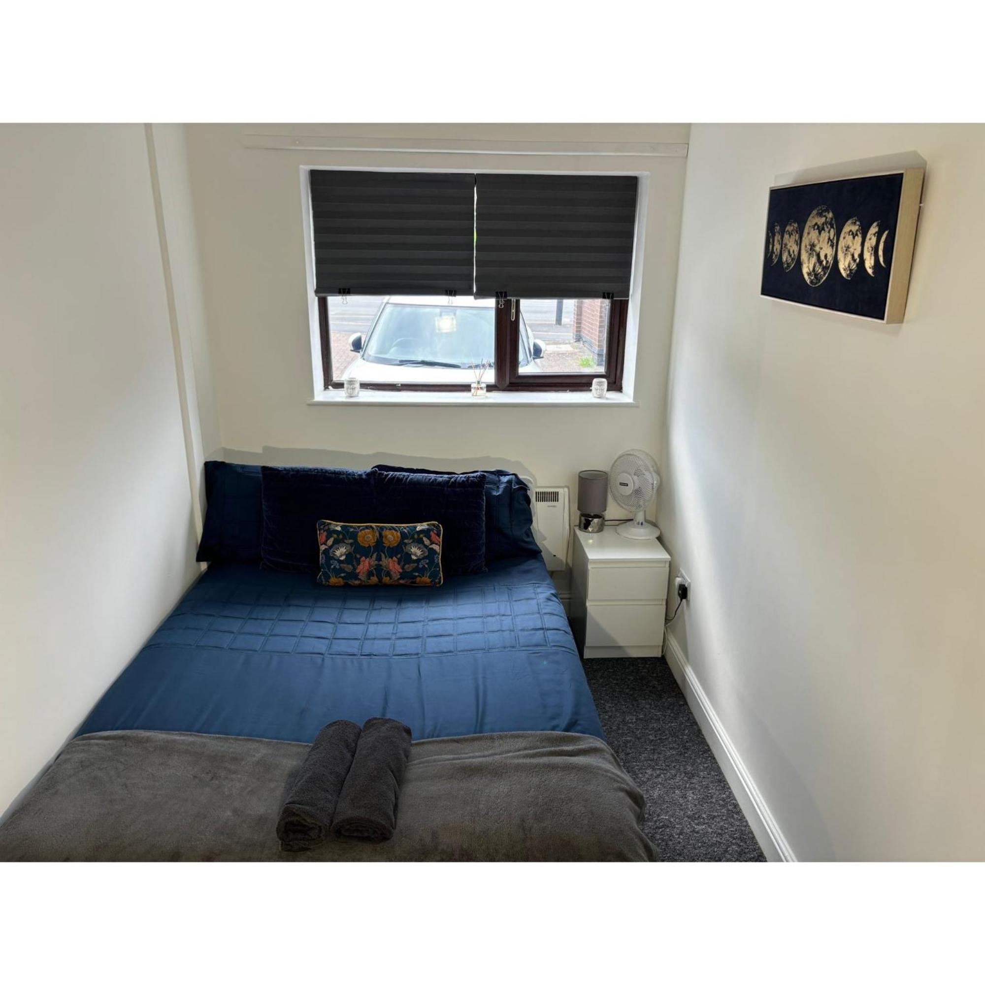 Enjoy A Spacious Lounge With A Cozy Sofa Bed And A Private Ensuite Bedroom Wednesbury Eksteriør bilde