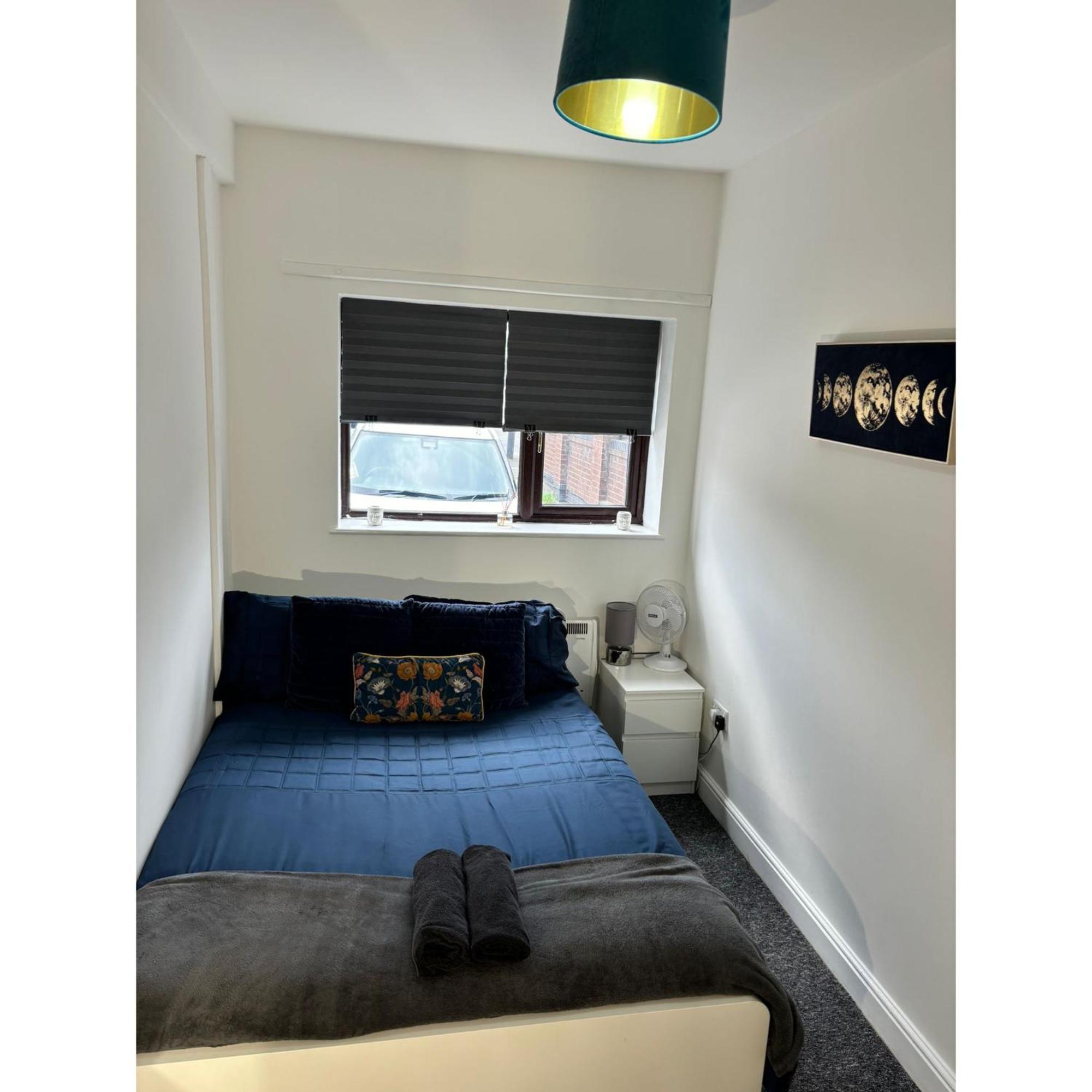 Enjoy A Spacious Lounge With A Cozy Sofa Bed And A Private Ensuite Bedroom Wednesbury Eksteriør bilde