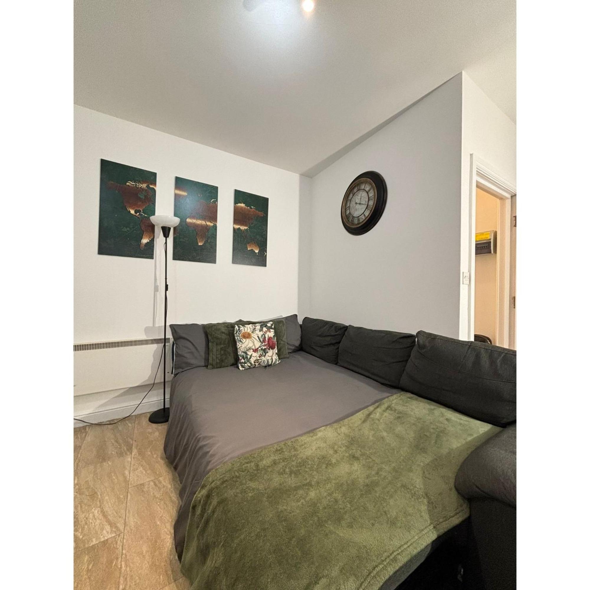 Enjoy A Spacious Lounge With A Cozy Sofa Bed And A Private Ensuite Bedroom Wednesbury Eksteriør bilde