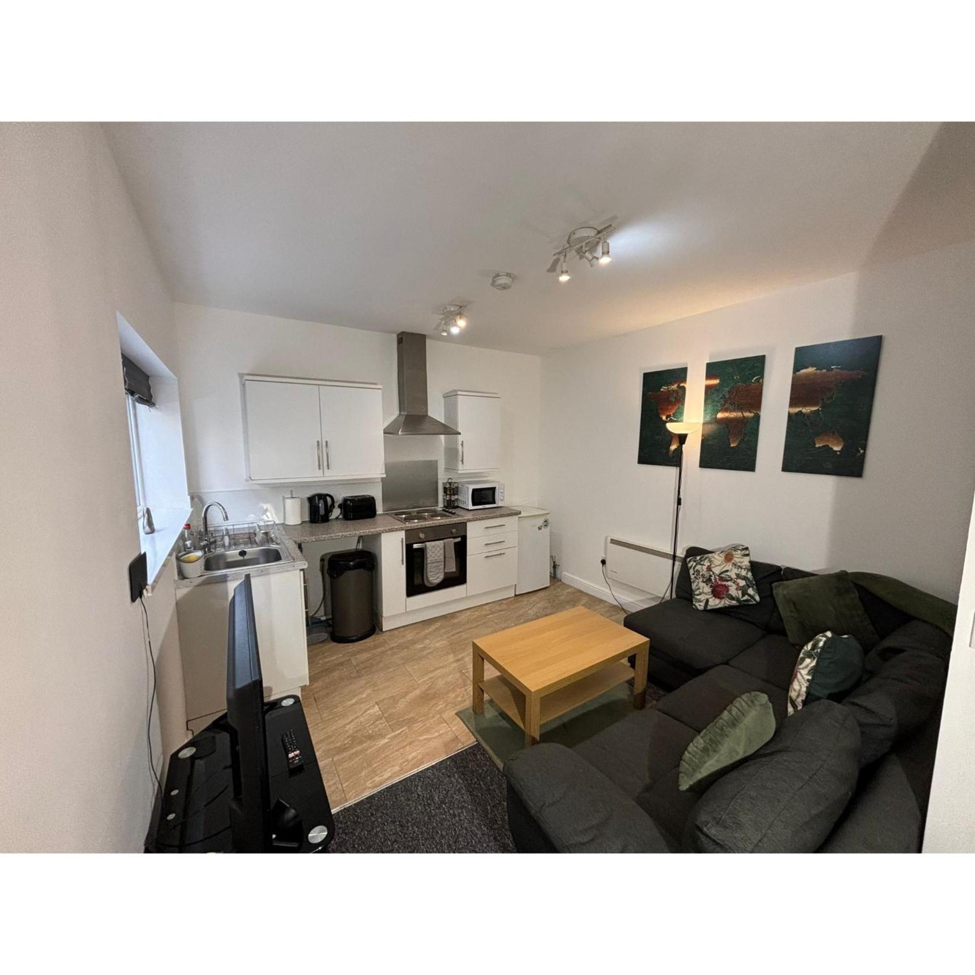 Enjoy A Spacious Lounge With A Cozy Sofa Bed And A Private Ensuite Bedroom Wednesbury Eksteriør bilde