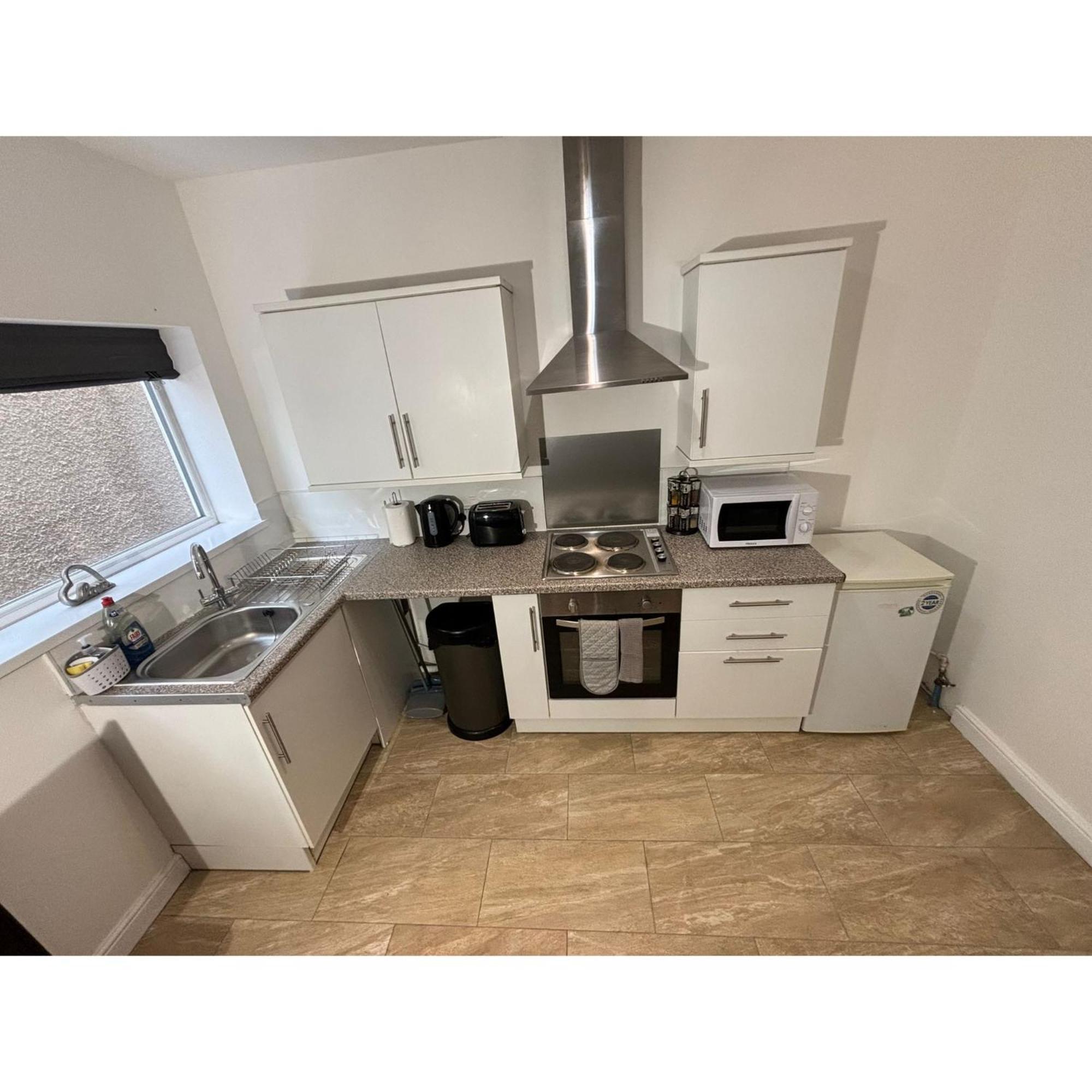 Enjoy A Spacious Lounge With A Cozy Sofa Bed And A Private Ensuite Bedroom Wednesbury Eksteriør bilde